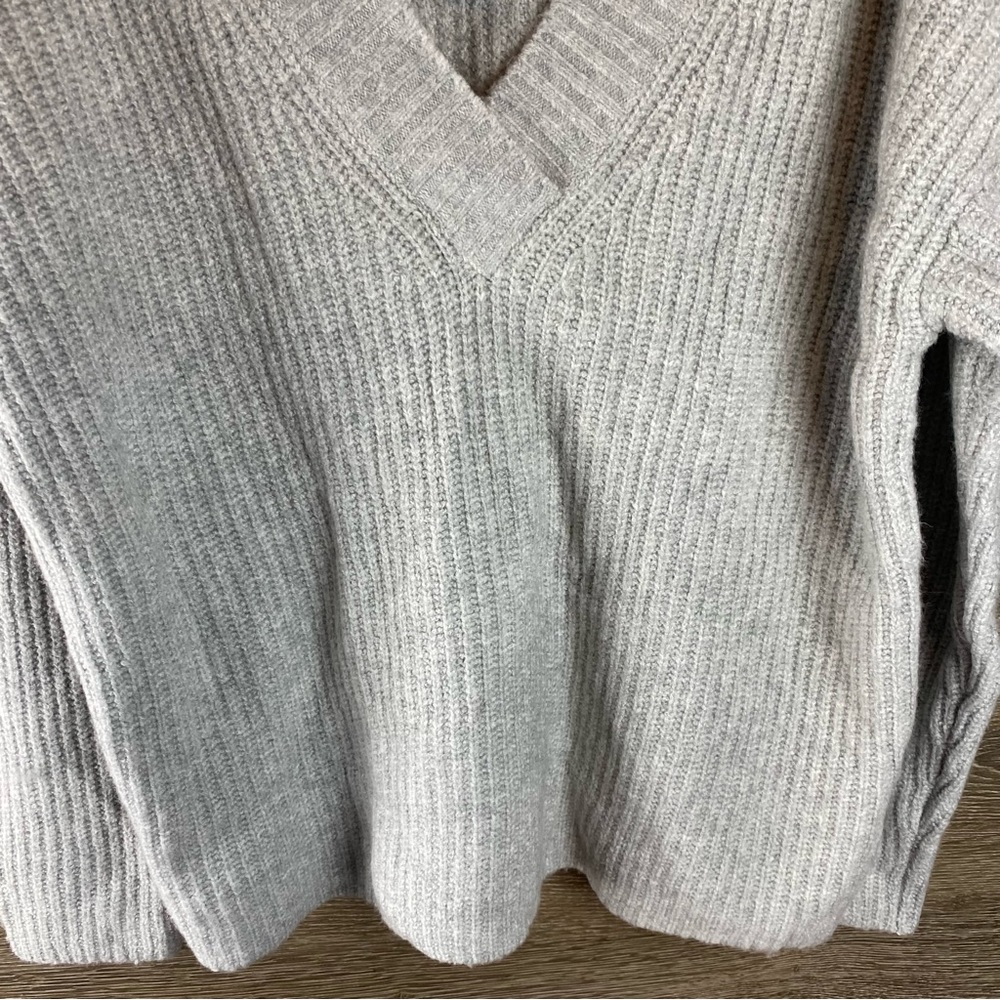 Chelsea28 Grey Vneck Wool Sweater NWT Size Large - Picture 3 of 6